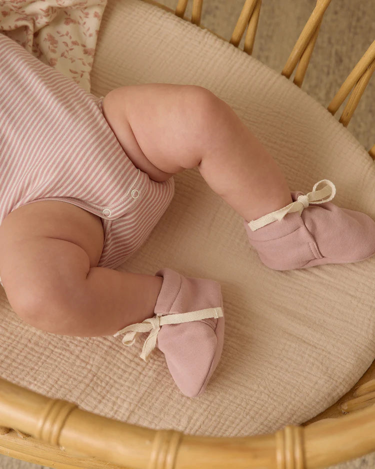 Quincy Mae Baby Booties || Rose