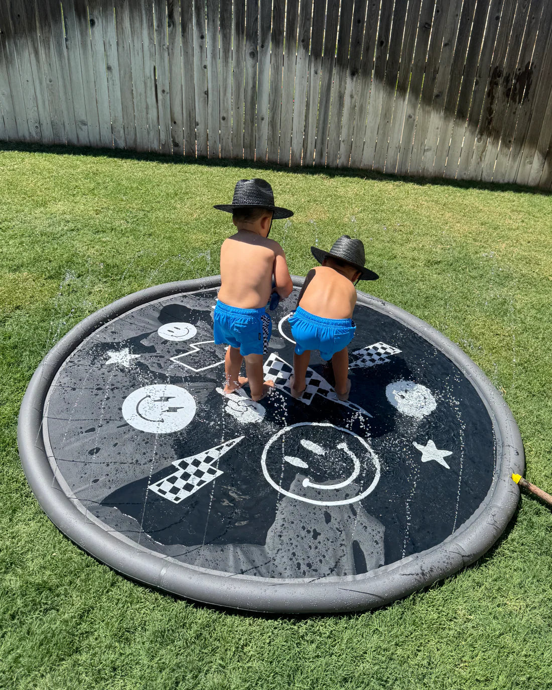 Cherry Pick Splash Pad || Monochrome