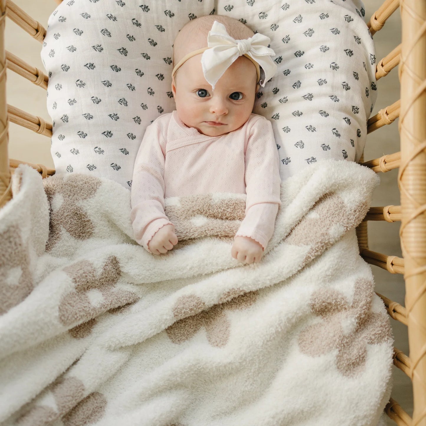 Mebie Baby Plush Adult/Child Blanket || Daisy