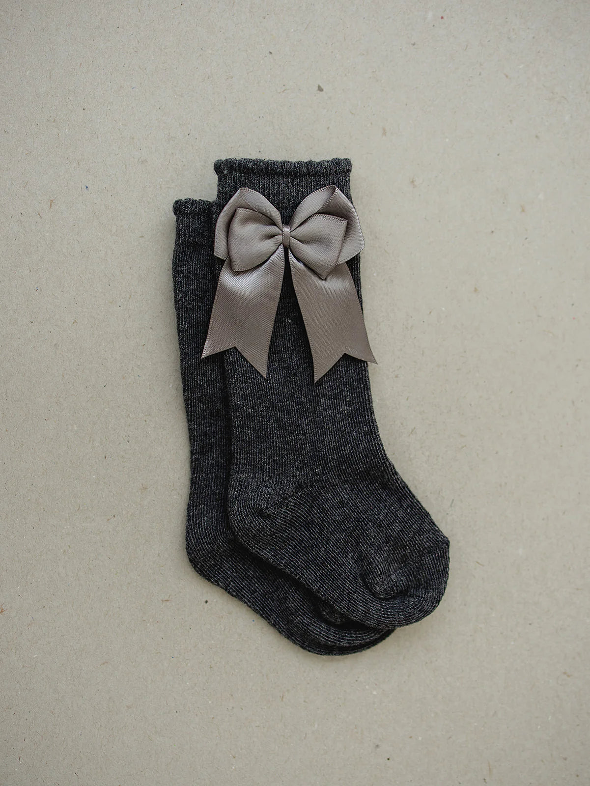 Mebie Baby High Rise Bow Socks || Charcoal