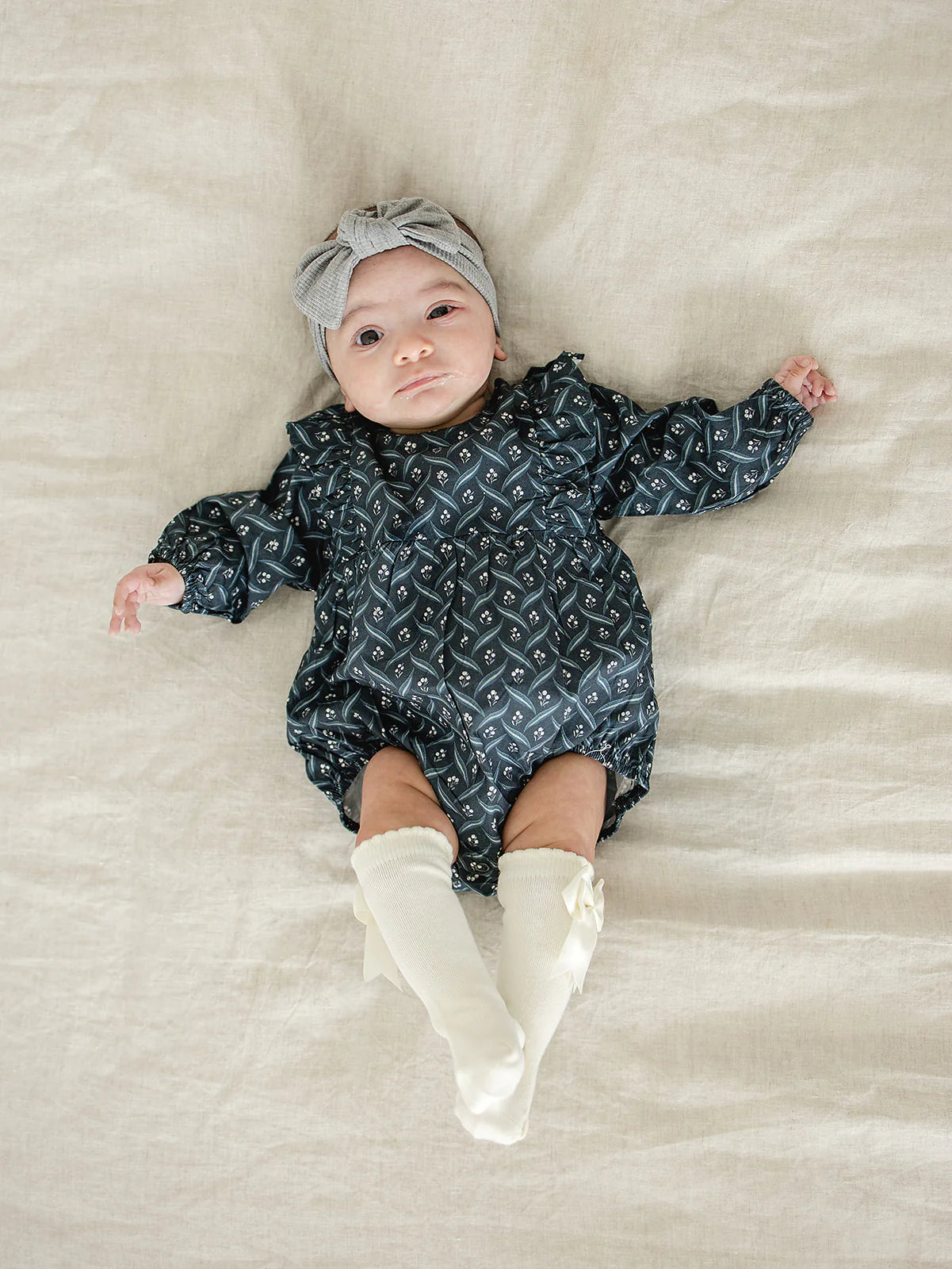 Mebie Baby High Rise Bow Socks || Cream