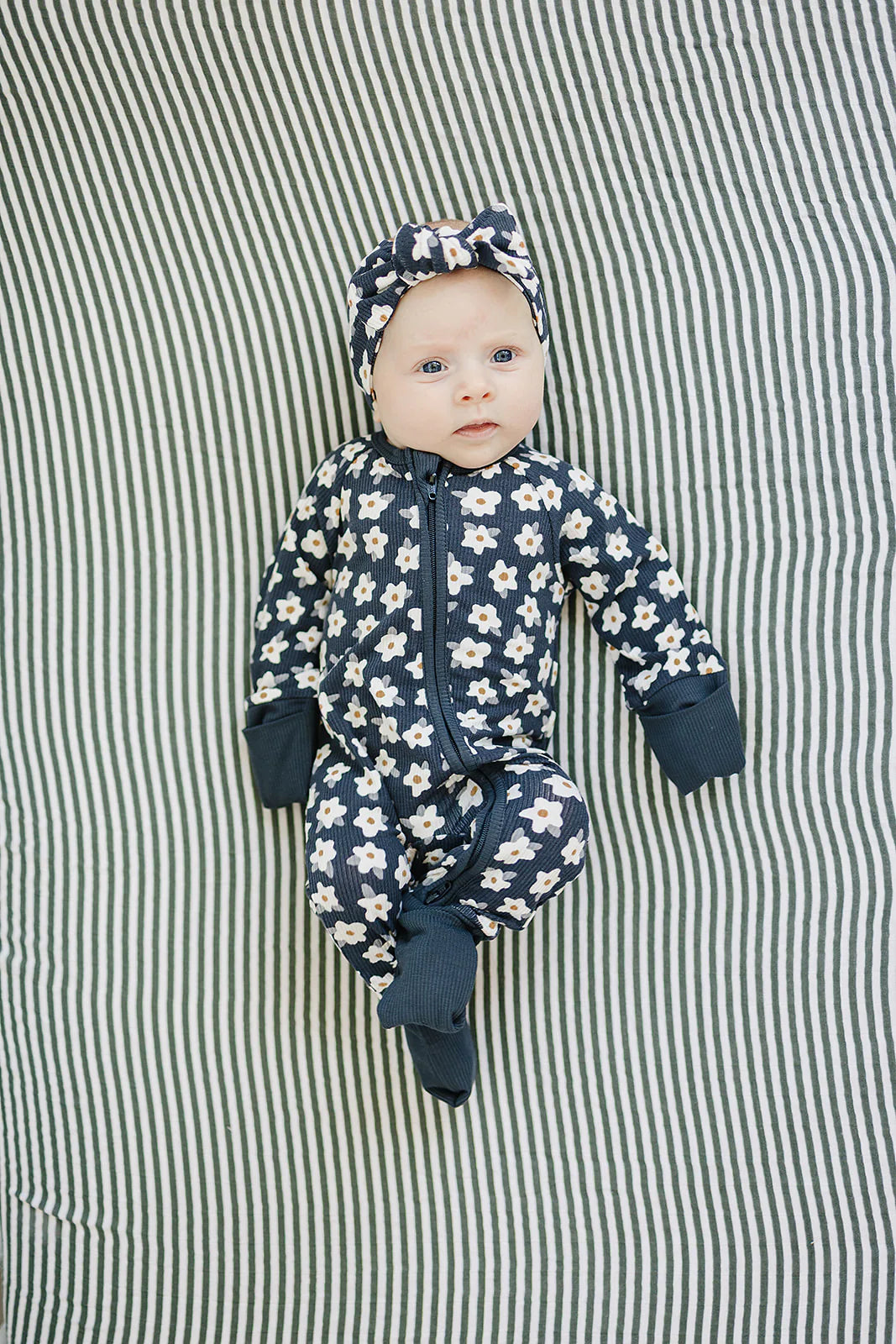 Mebie Baby Ribbed Bamboo Zipper || Navy Daisy