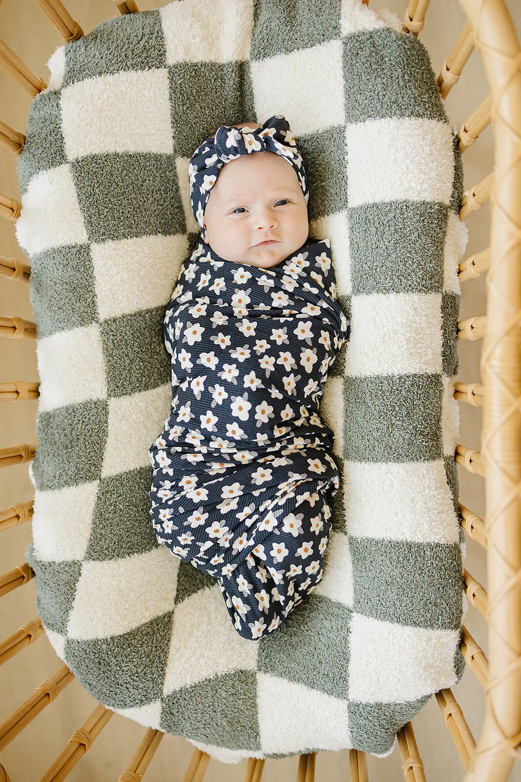 Mebie Baby Ribbed Bamboo Stretch Swaddle || Navy Daisy
