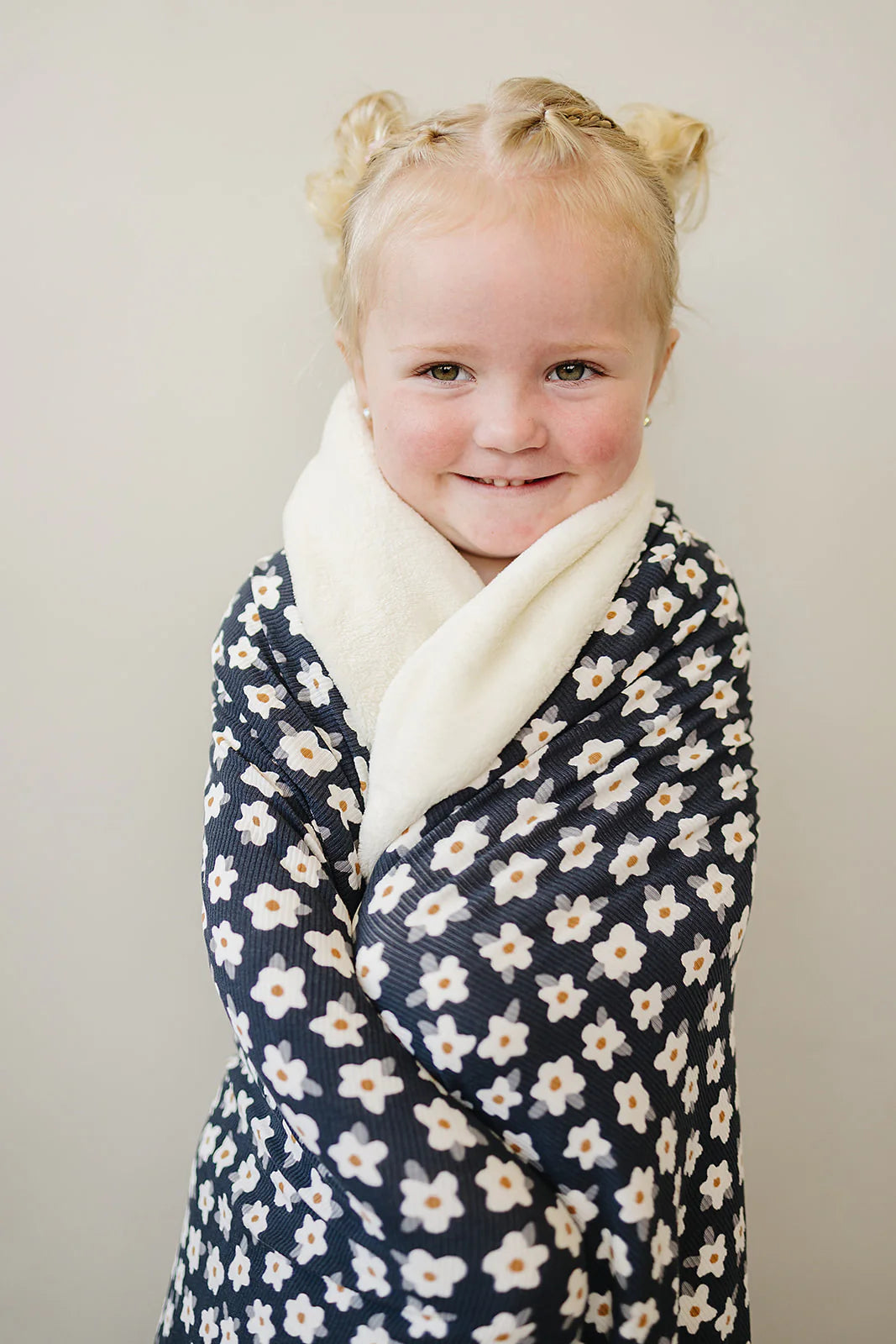 Mebie Baby Bamboo Fleece Quilt || Navy Daisy
