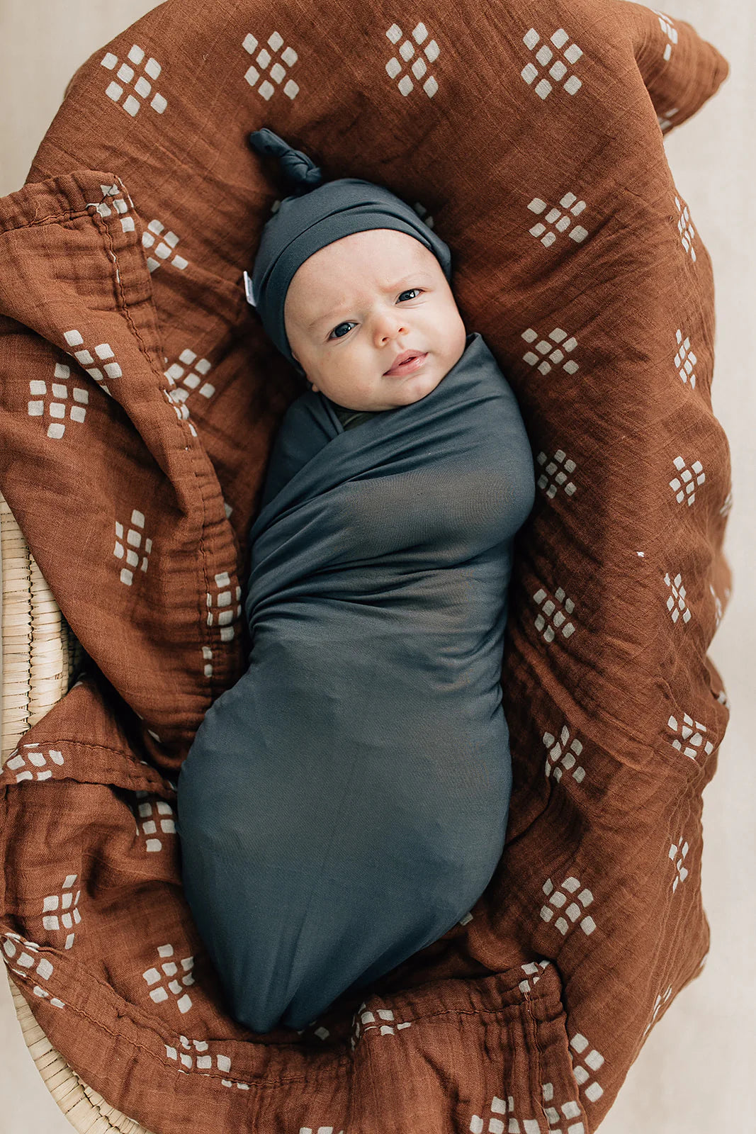 Mebie Baby Bamboo Stretch Swaddle || Charcoal