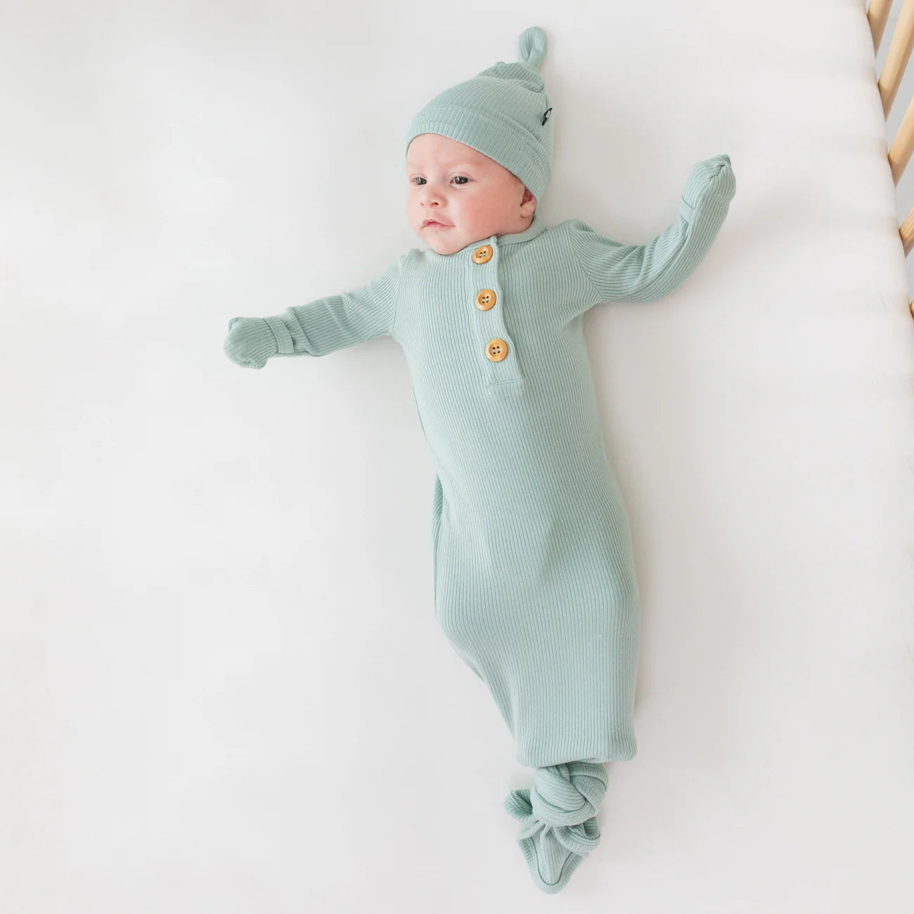 Kyte Baby Ribbed Knotted Gown with Hat Set || Sage