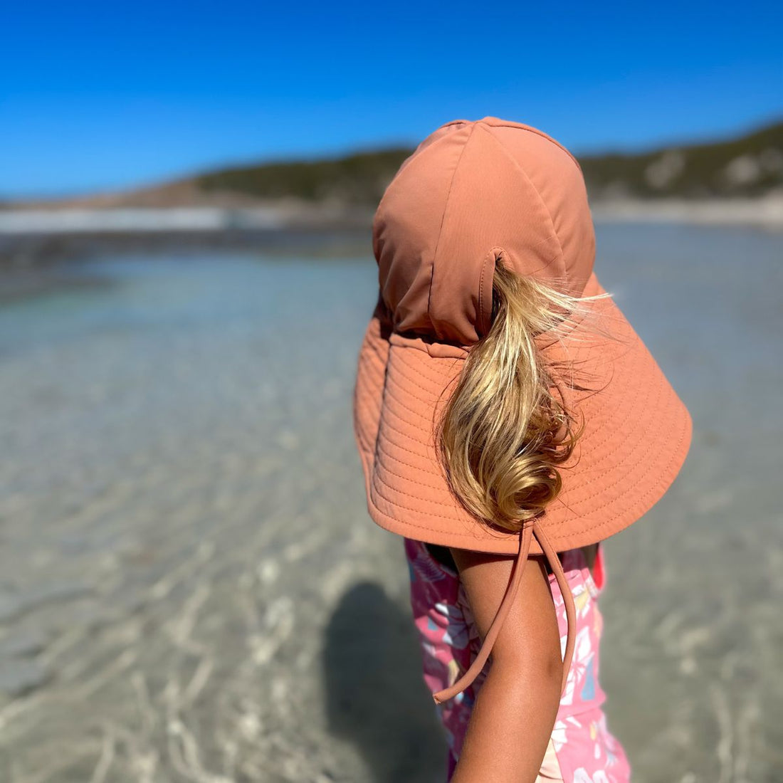 fini. The Label Floppy Swim Hat || Cocoa