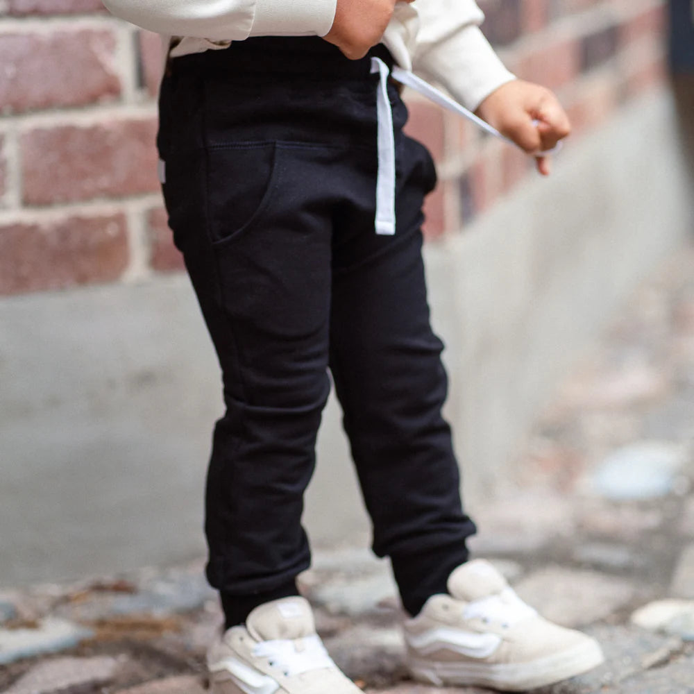 SWIZZ Foundation Jogger || Black