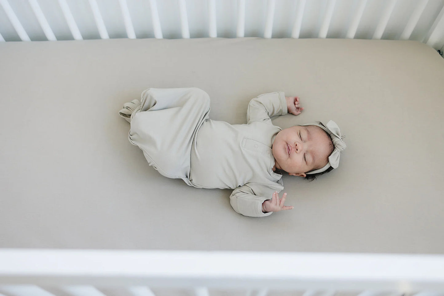 Mebie Baby Bamboo Stretch Crib Sheet || Oatmeal