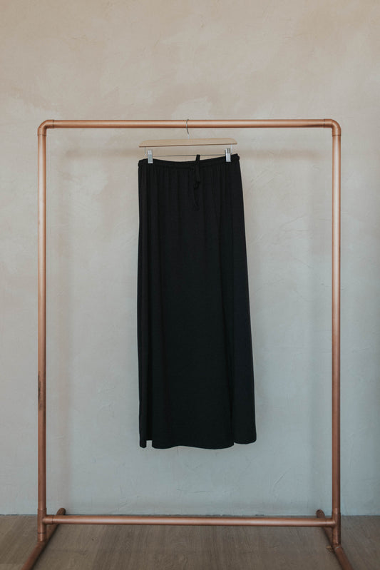 Jax and Lennon Ladies Relaxed Skirt || Obsidian