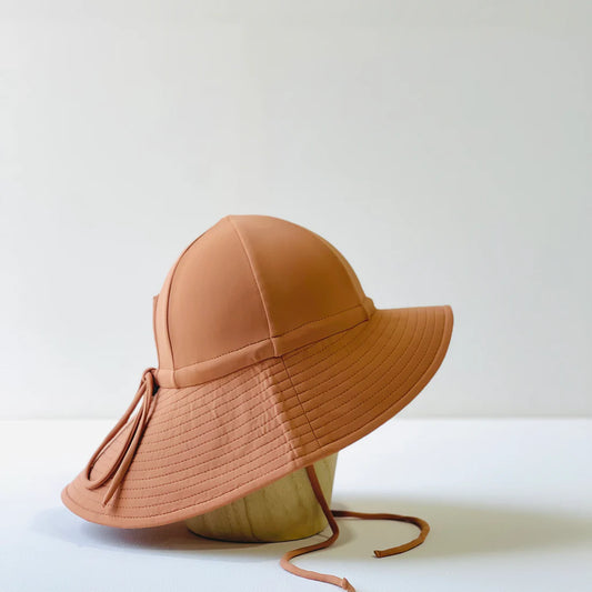 fini. The Label Floppy Swim Hat || Cocoa