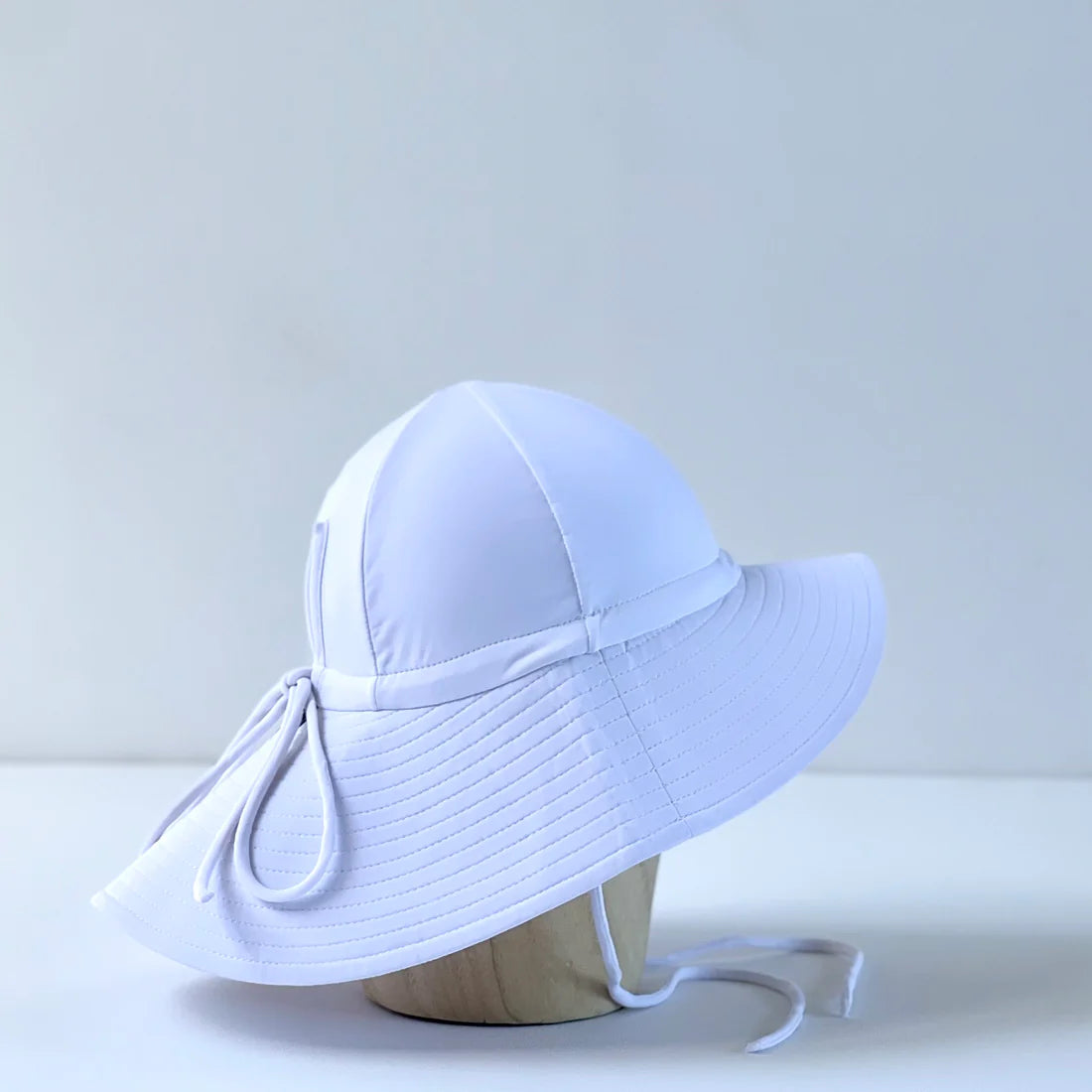 fini. The Label Floppy Swim Hat || White