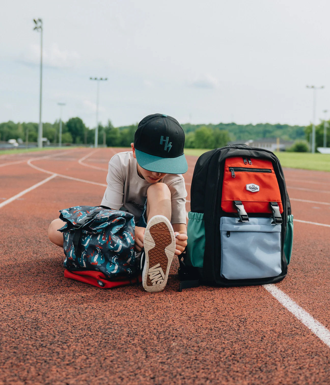 Headster Colorblock 26L Backpack || Tokyo Red