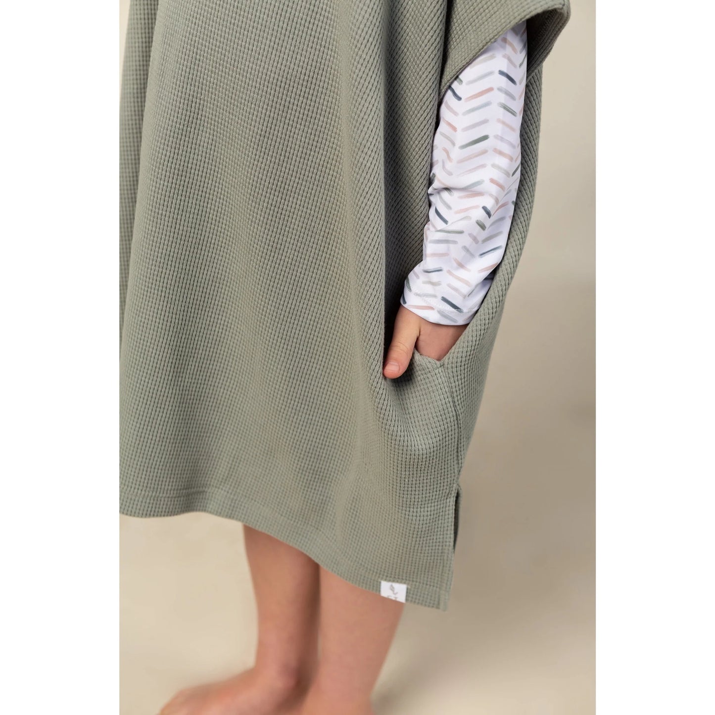 Current Tyed Waffle Beach Poncho || Sage Green