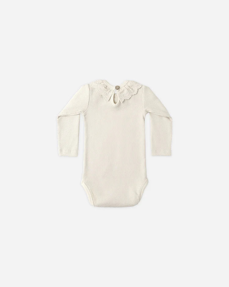 Quincy Mae Ruffle Collar Bodysuit || Natural