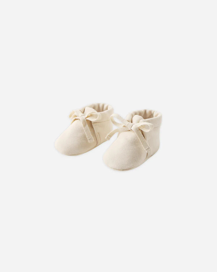 Quincy Mae Baby Booties || Natural