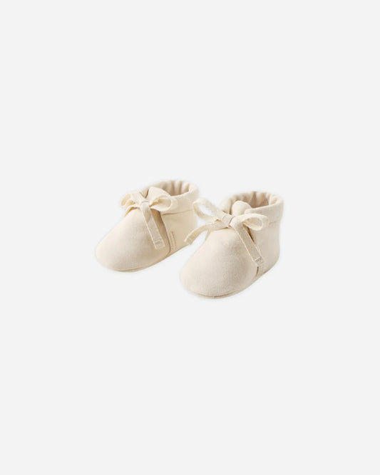 Quincy Mae Baby Booties || Natural
