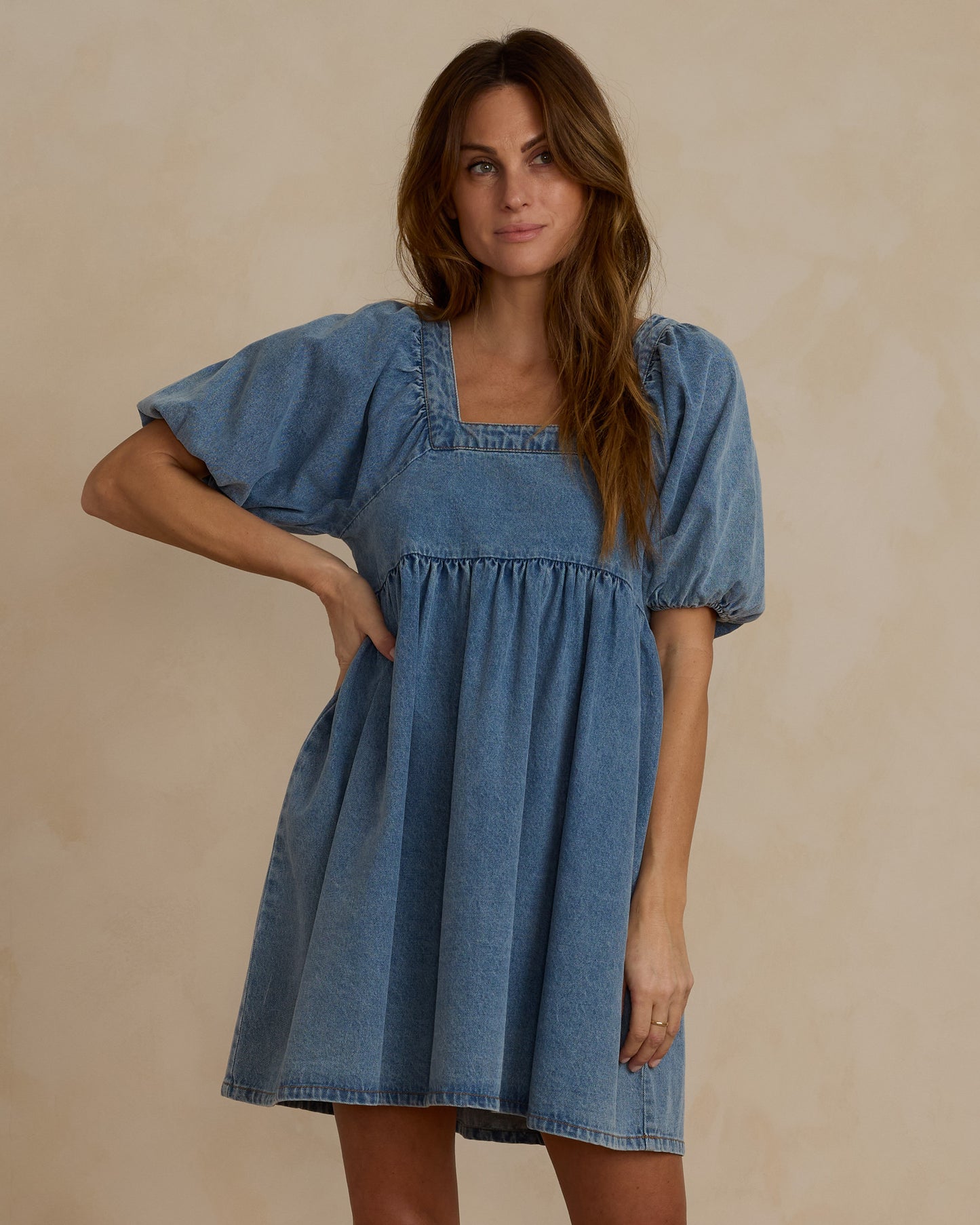 Rylee + Cru Gretta Babydoll Dress || Light Washed Denim