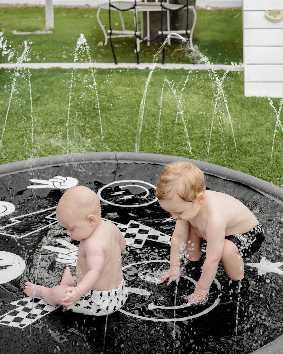 Cherry Pick Splash Pad || Monochrome