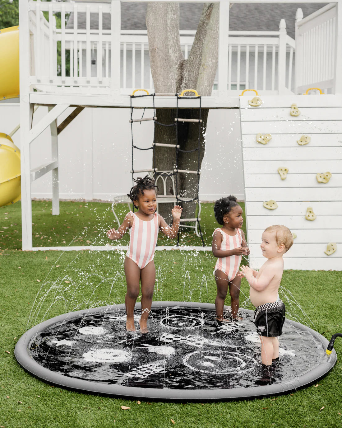 Cherry Pick Splash Pad || Monochrome