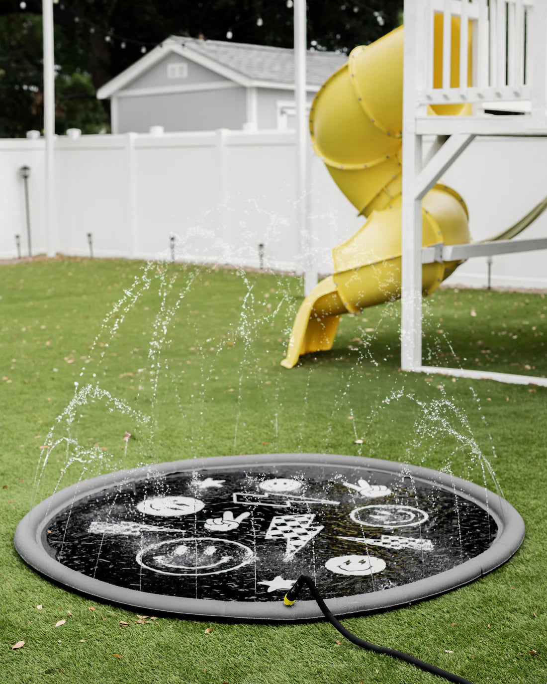 Cherry Pick Splash Pad || Monochrome