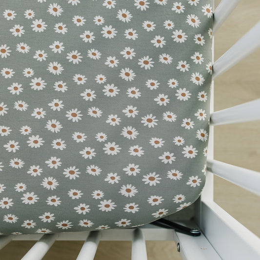 Mebie Baby Bamboo Stretch Crib Sheet || Light Green Daisy