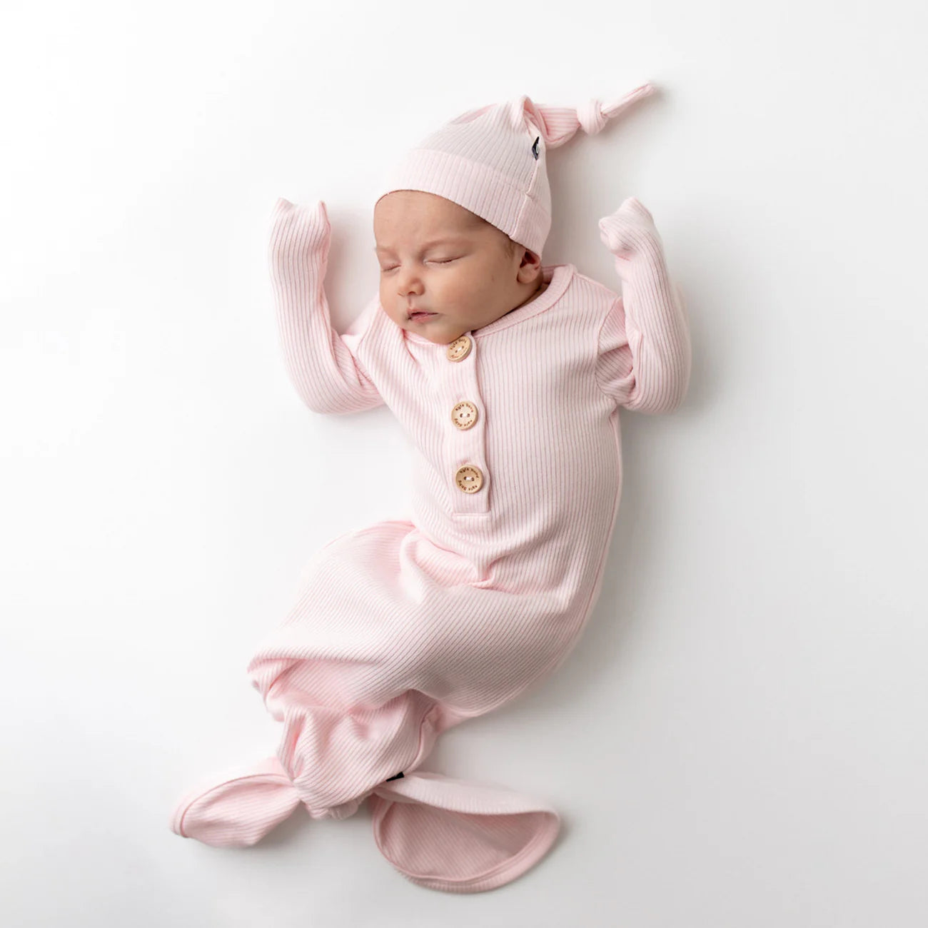 Kyte Baby Ribbed Knotted Gown with Hat Set || Sakura