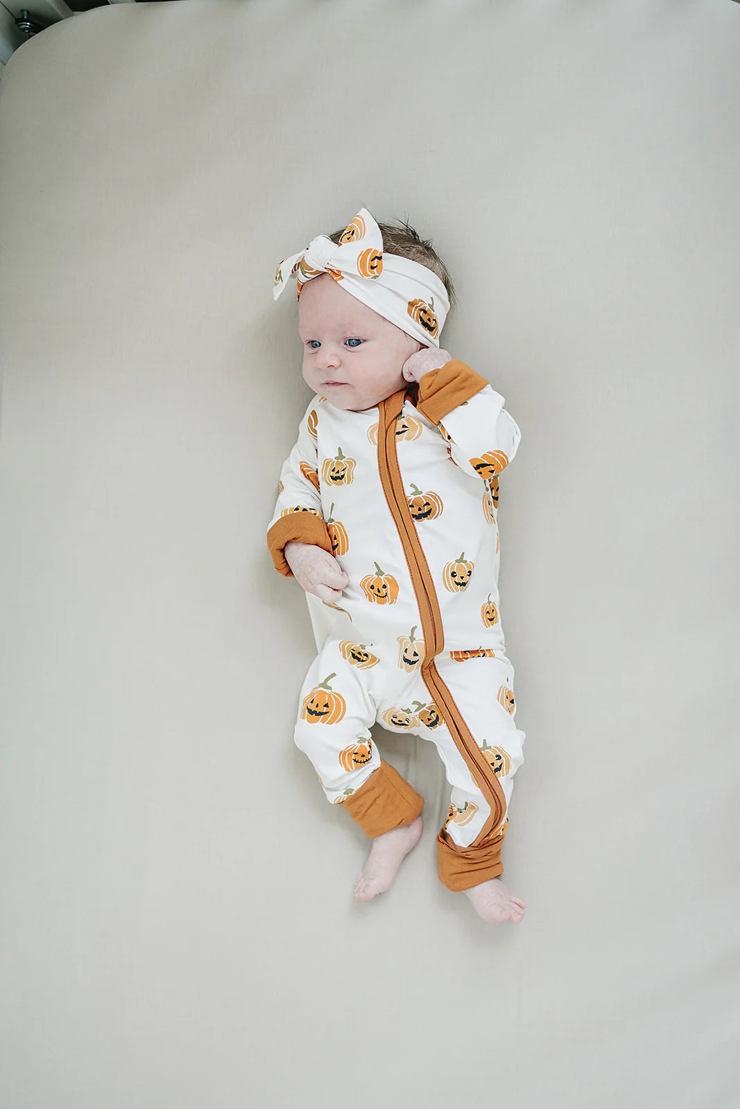 Mebie Baby Zipper Romper || Pumpkins